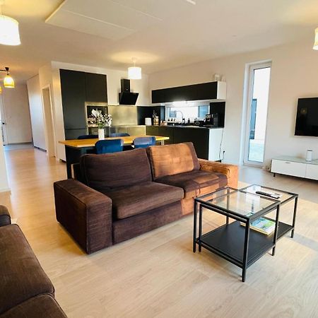 House Flow, 3 Room, Free 2 Parking Bratislava Bagian luar foto