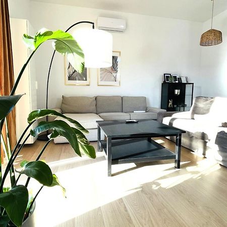 House Flow, 3 Room, Free 2 Parking Bratislava Bagian luar foto