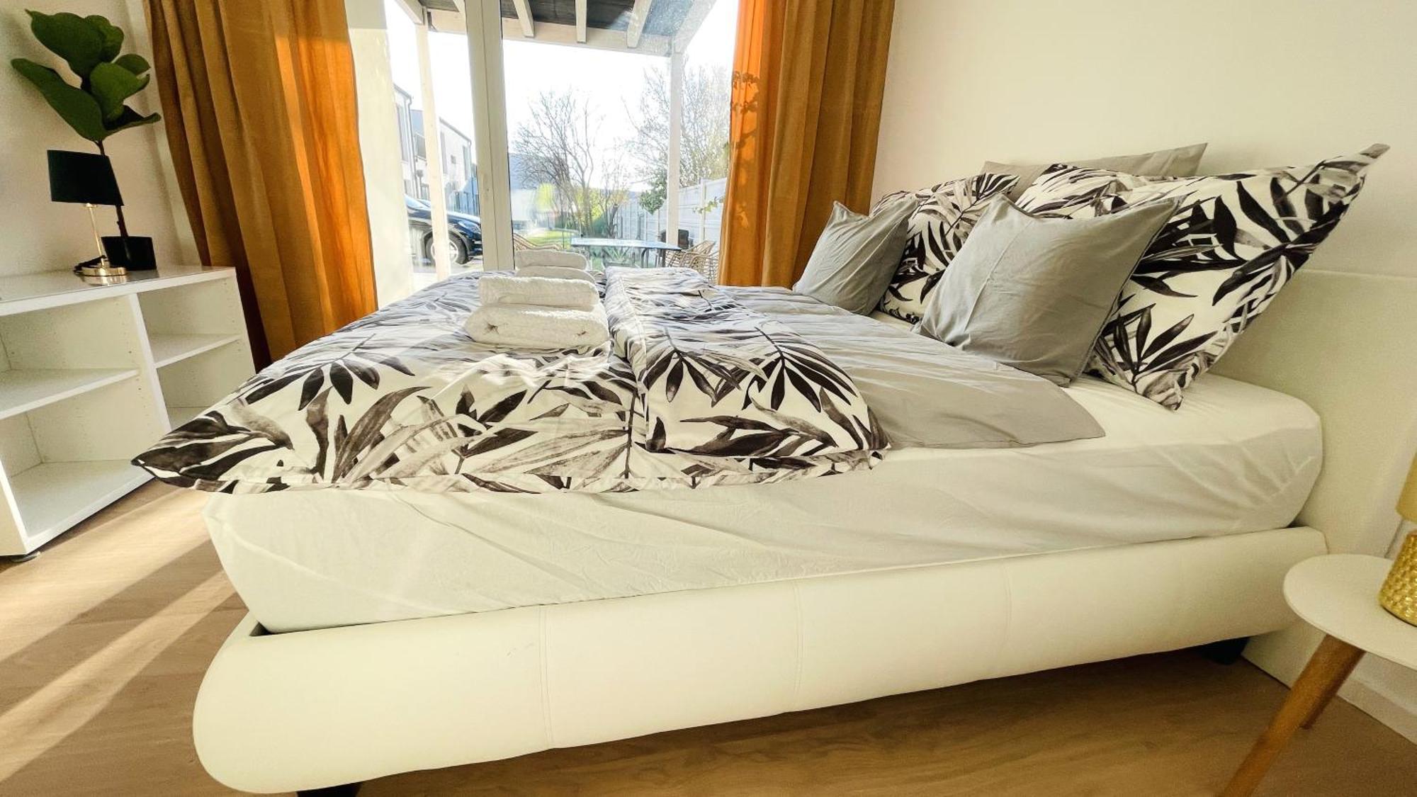 House Flow, 3 Room, Free 2 Parking Bratislava Bagian luar foto