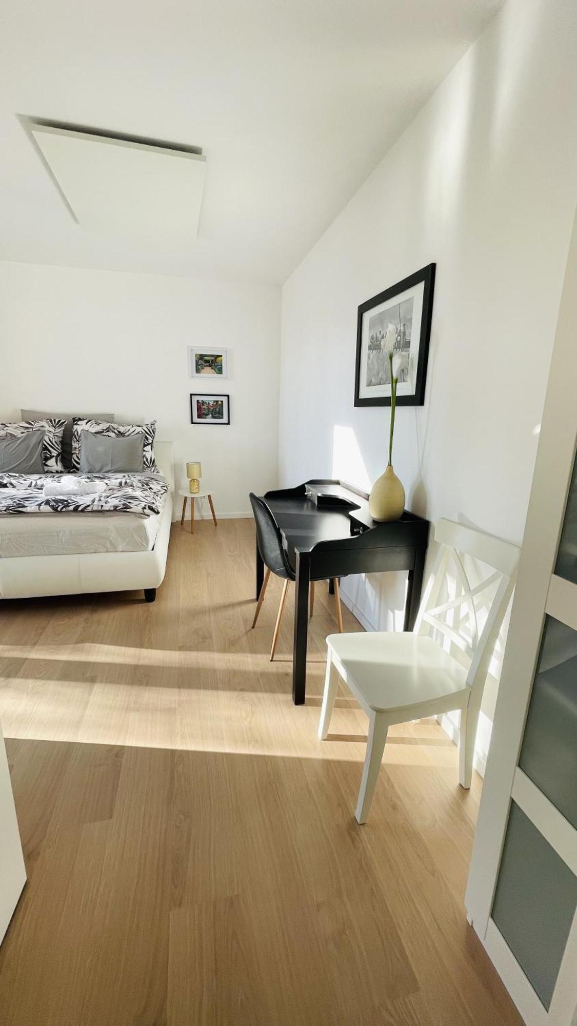 House Flow, 3 Room, Free 2 Parking Bratislava Bagian luar foto