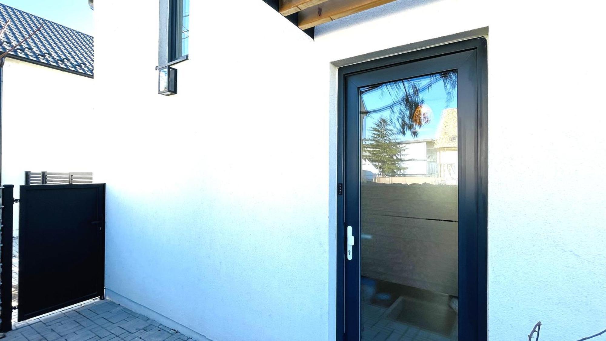 House Flow, 3 Room, Free 2 Parking Bratislava Bagian luar foto