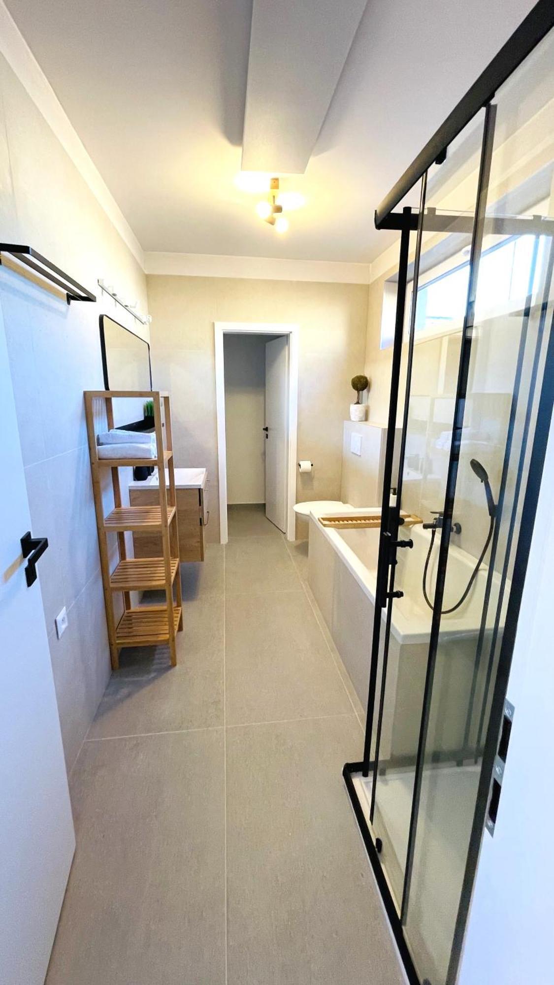 House Flow, 3 Room, Free 2 Parking Bratislava Bagian luar foto