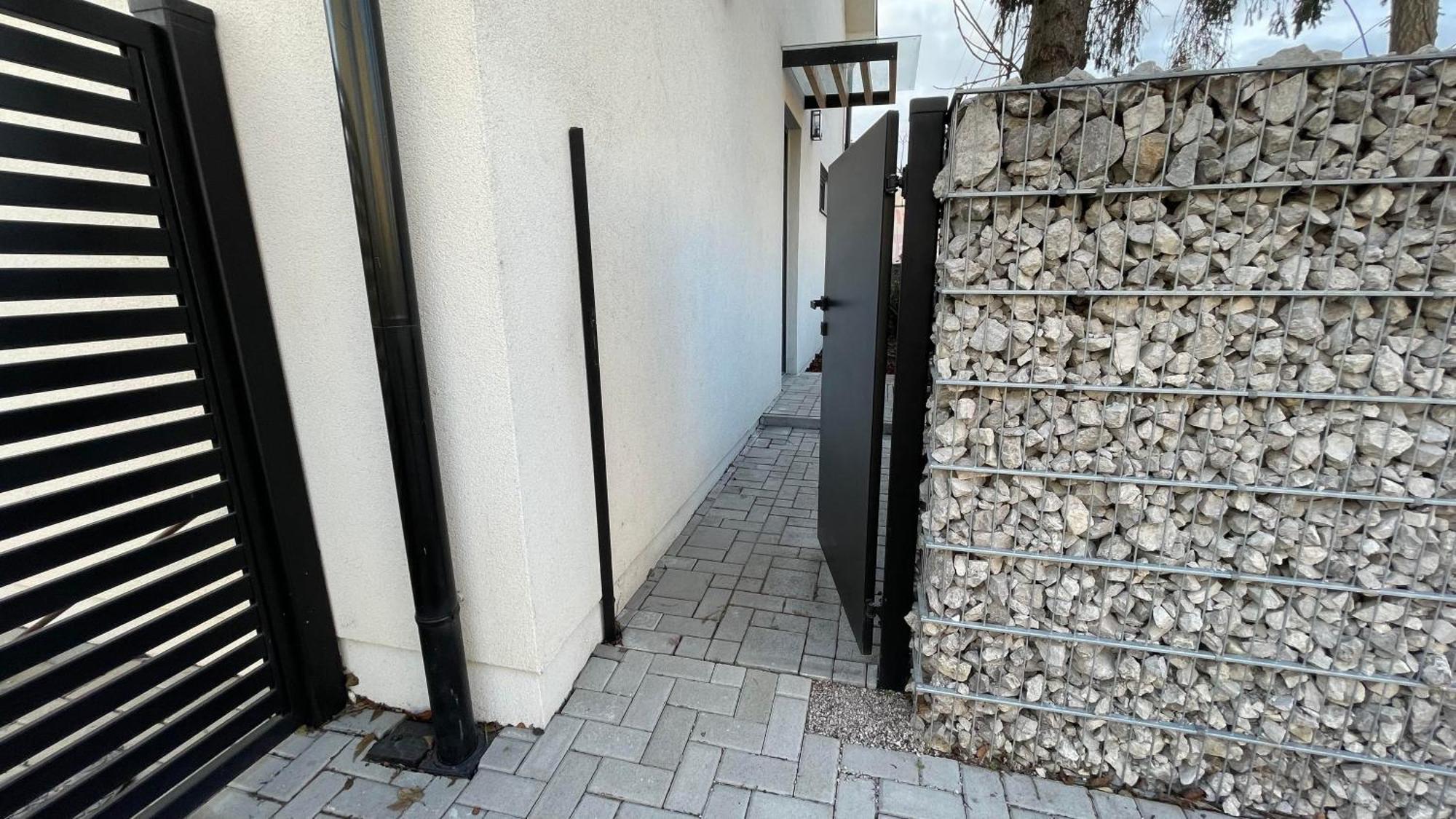 House Flow, 3 Room, Free 2 Parking Bratislava Bagian luar foto