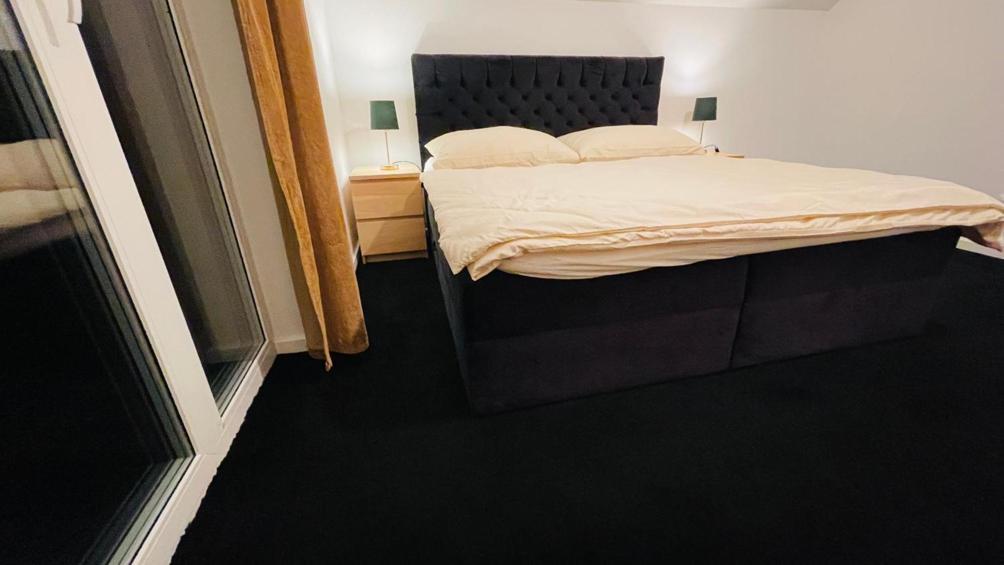 House Flow, 3 Room, Free 2 Parking Bratislava Bagian luar foto