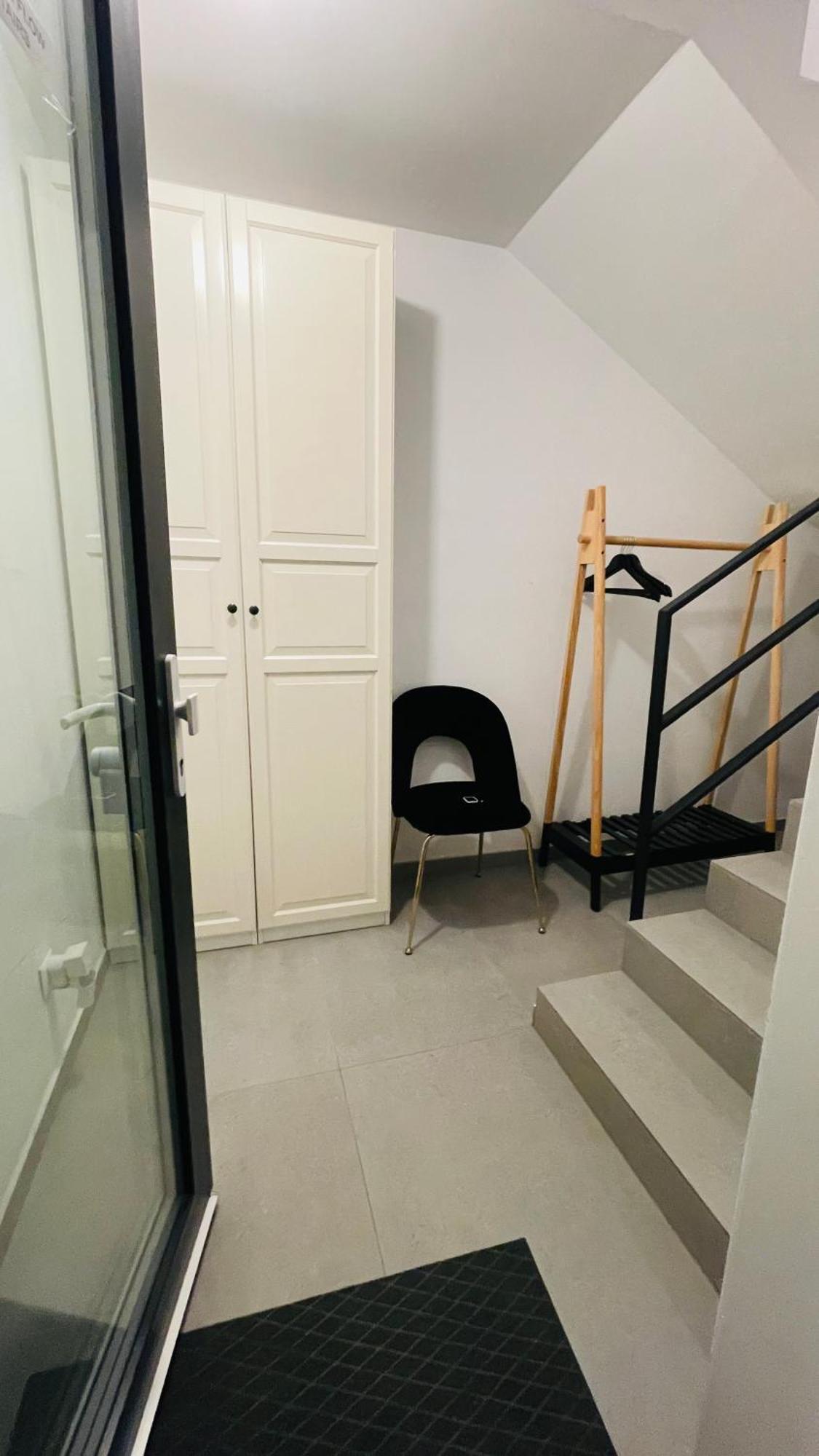 House Flow, 3 Room, Free 2 Parking Bratislava Bagian luar foto
