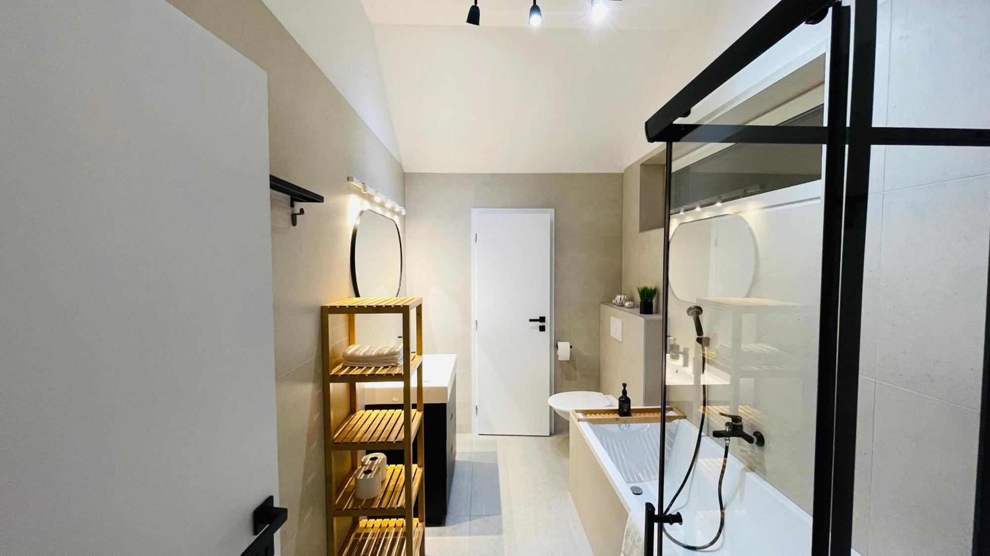House Flow, 3 Room, Free 2 Parking Bratislava Bagian luar foto