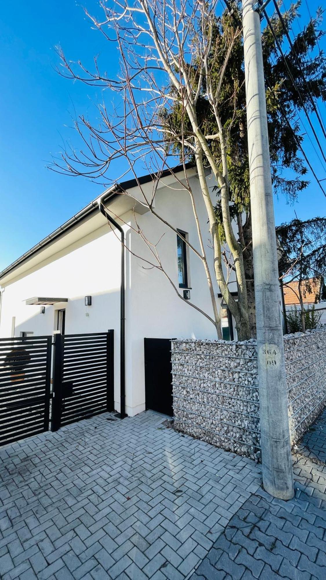 House Flow, 3 Room, Free 2 Parking Bratislava Bagian luar foto