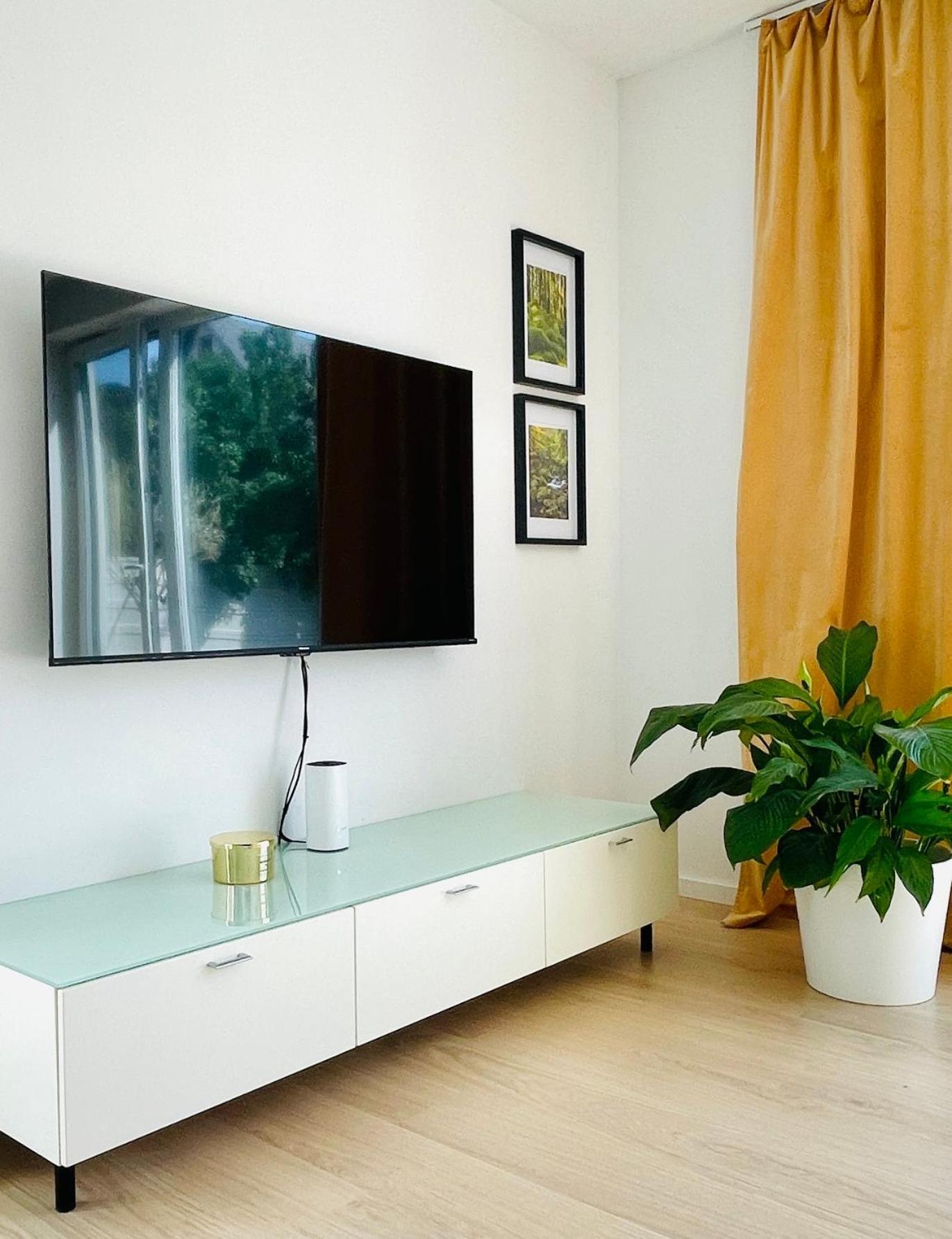 House Flow, 3 Room, Free 2 Parking Bratislava Bagian luar foto