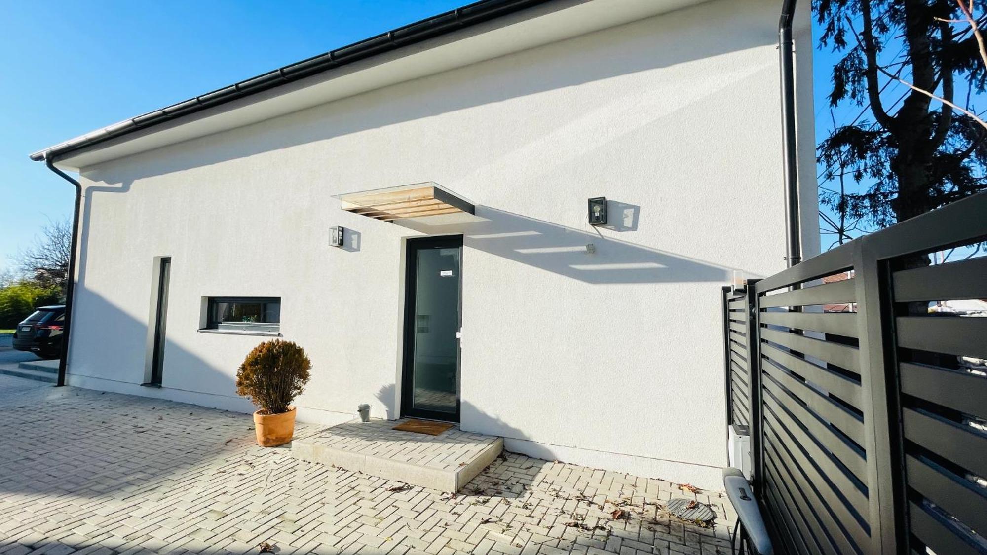 House Flow, 3 Room, Free 2 Parking Bratislava Bagian luar foto