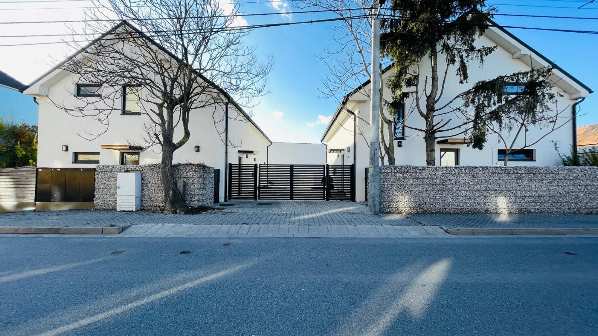 House Flow, 3 Room, Free 2 Parking Bratislava Bagian luar foto