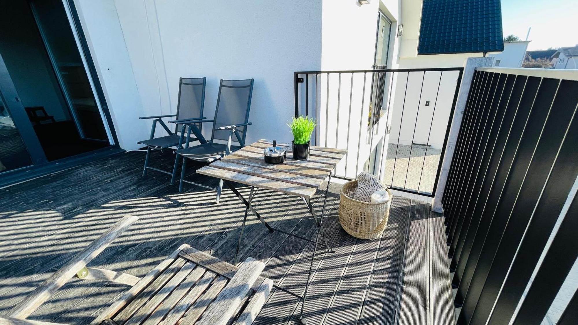 House Flow, 3 Room, Free 2 Parking Bratislava Bagian luar foto