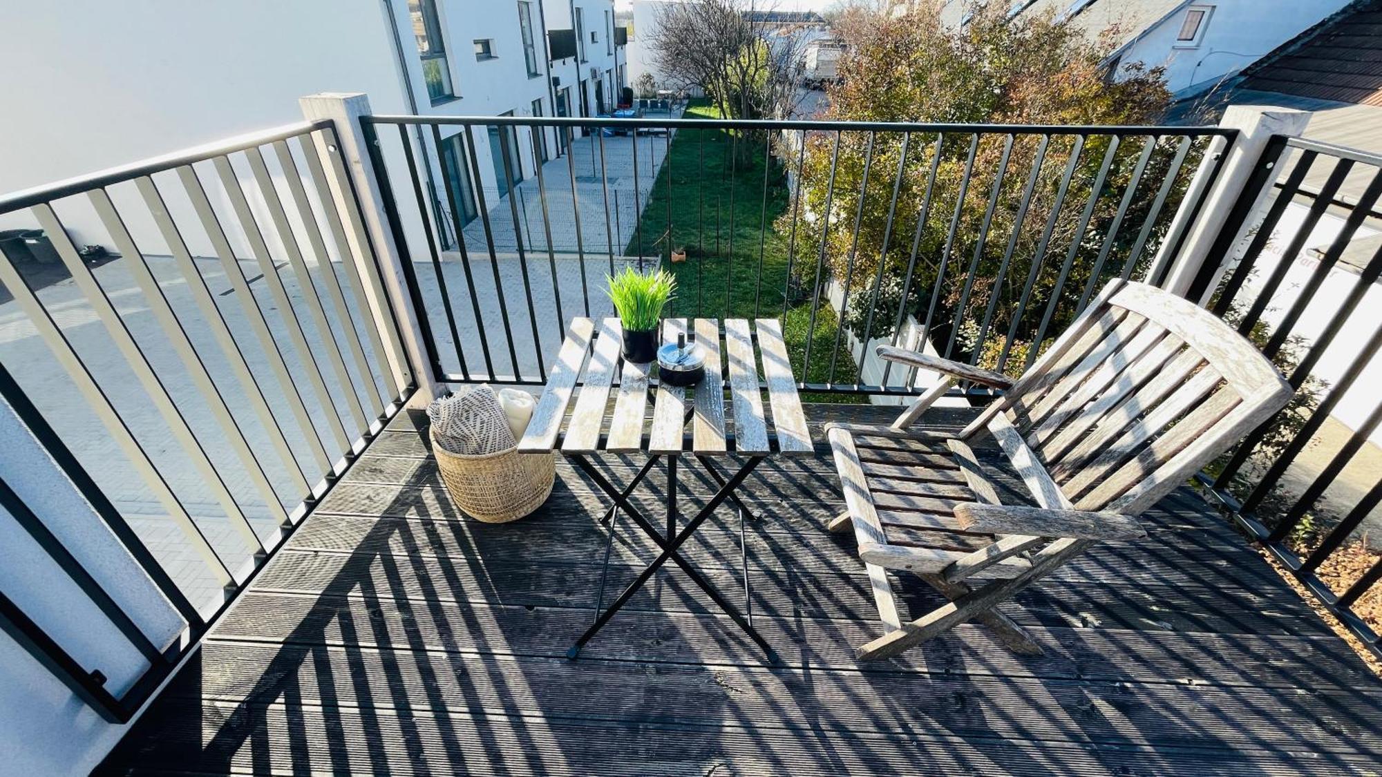 House Flow, 3 Room, Free 2 Parking Bratislava Bagian luar foto
