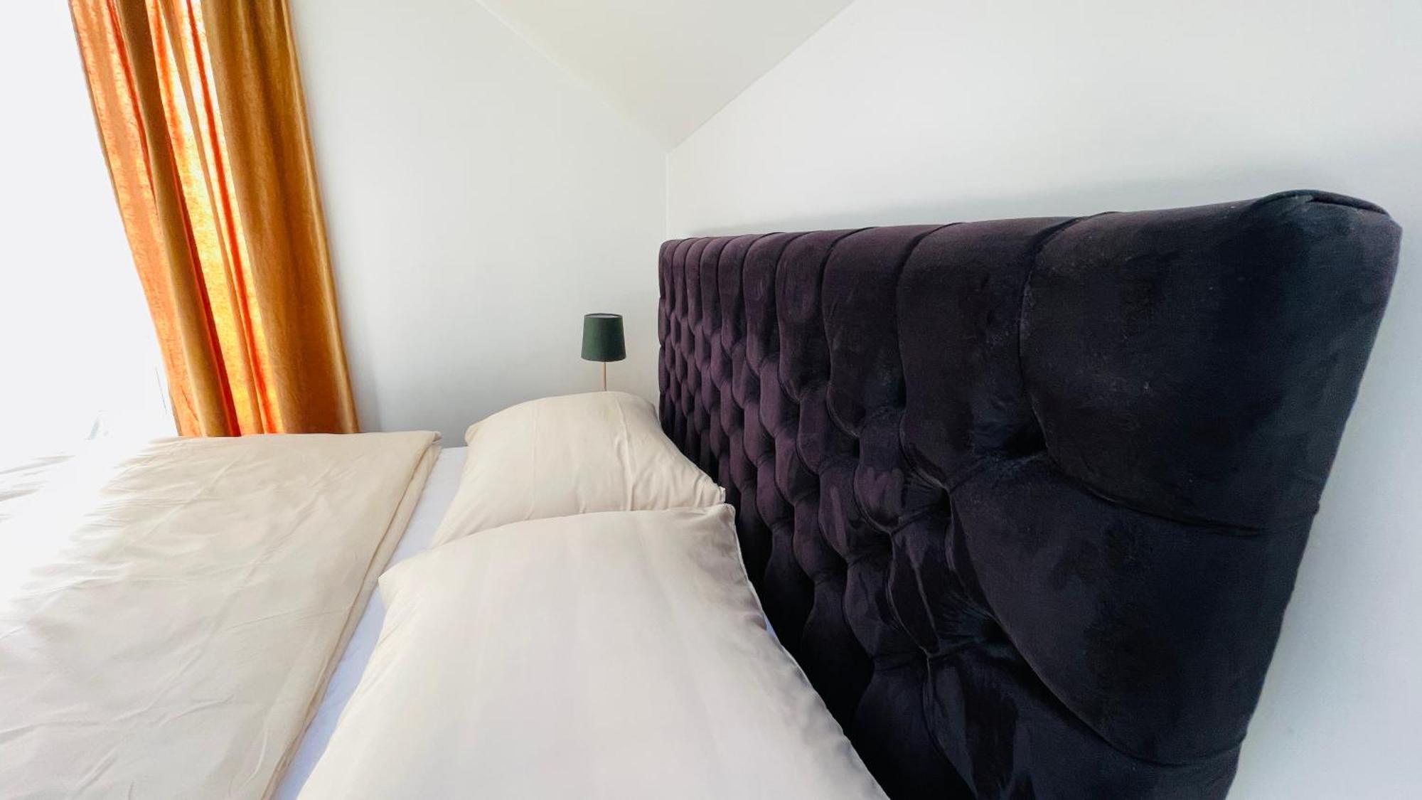 House Flow, 3 Room, Free 2 Parking Bratislava Bagian luar foto