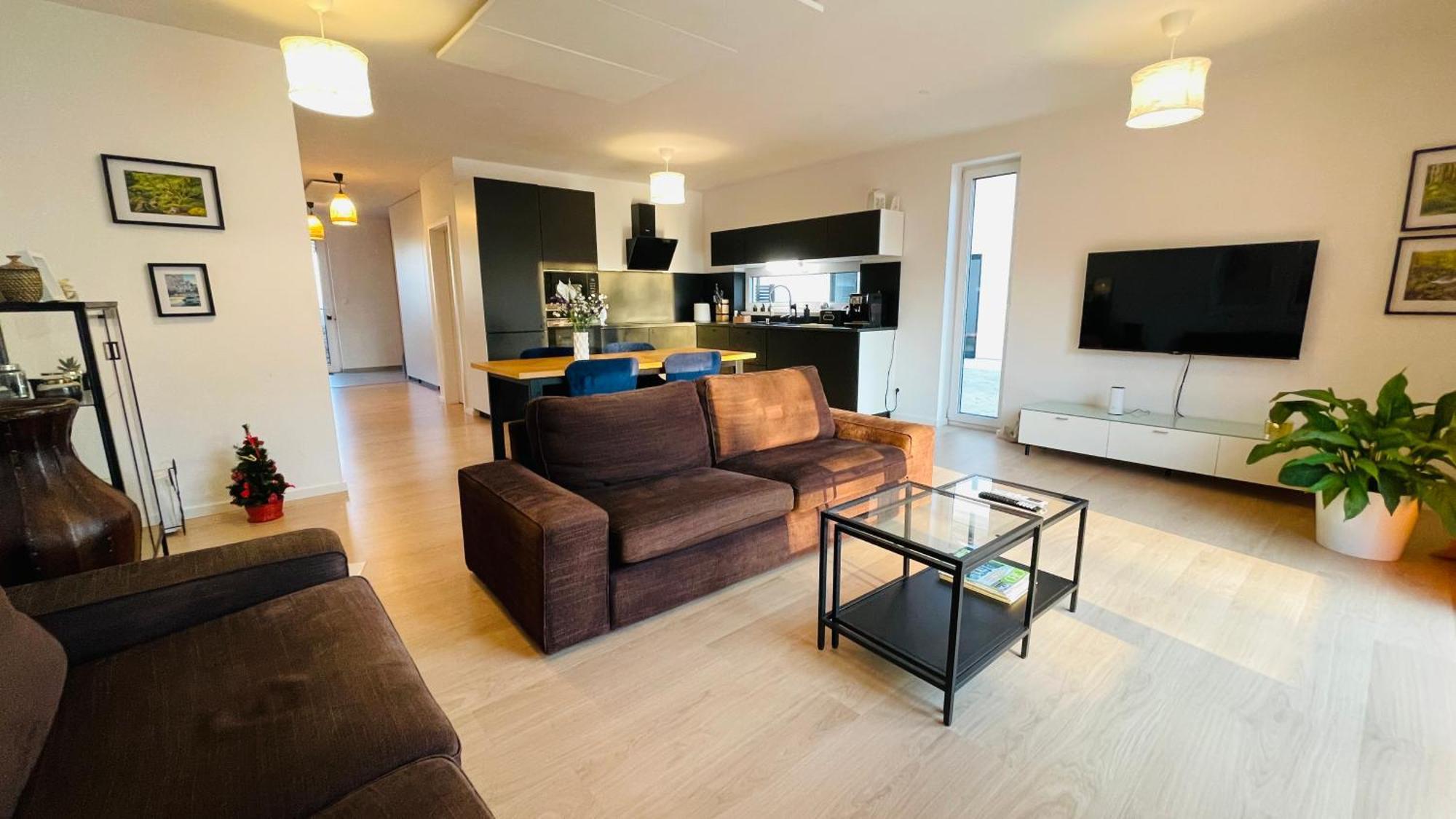 House Flow, 3 Room, Free 2 Parking Bratislava Bagian luar foto